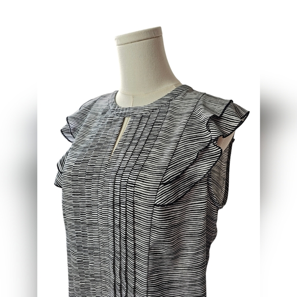 Elle- Black/White Print Ruffle Sleeves Front Pleat Sleeveless Top - Picture 6 of 8